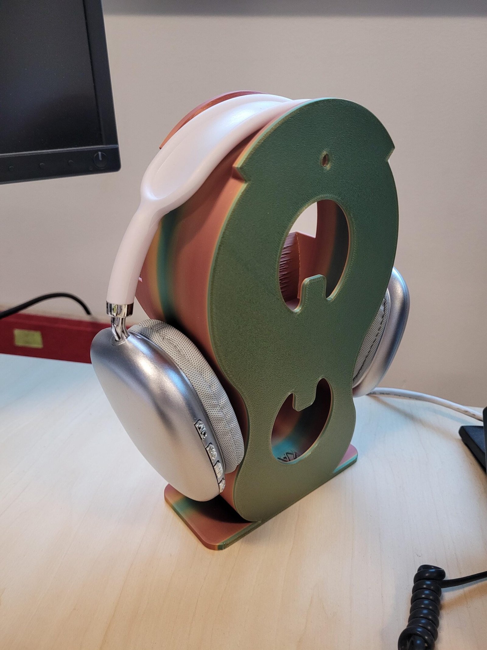 headphone holder metallic finish detail