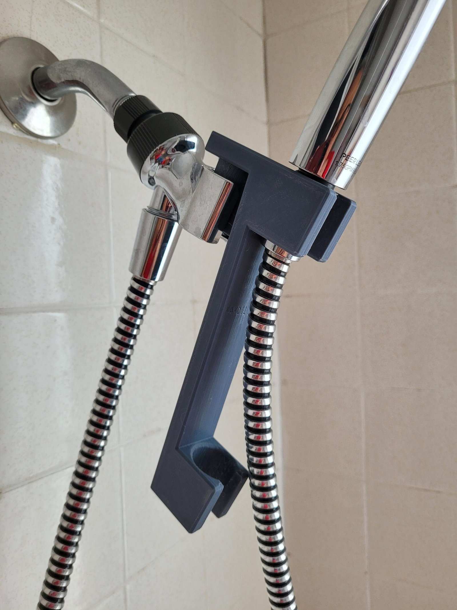Shower head lowering extension set to the normal position